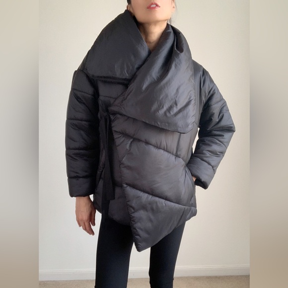 STATEMENT OVERSIZED PUFFER JACKET - BLACK - Picture 8 of 14